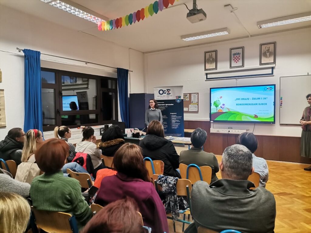 „Svi imaju, želim i ja“ – konzumerizam djece