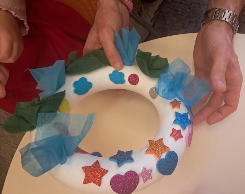 Održana kreativna radionica i podjela poklona za očeve i djecu sudionike programa „Rastimo zajedno i dalje“