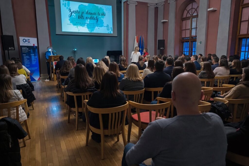Zašto je danas teško biti roditelj? – održano predavanje koje je okupilo brojne roditelje i stručnjake u Čakovcu