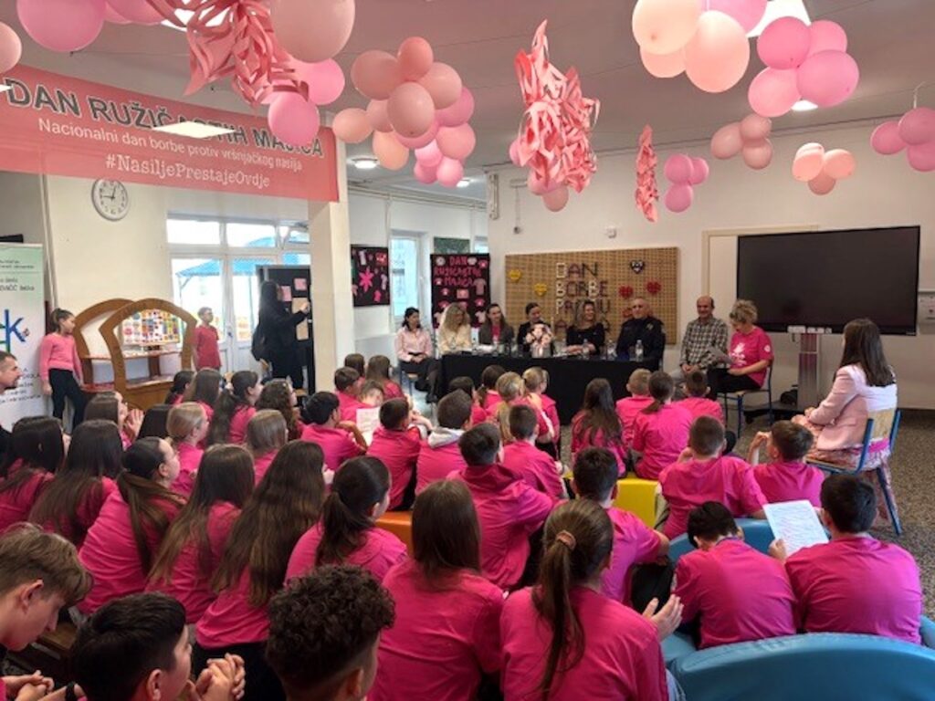 Predavanje, radionica i tribina povodom Dana ružičastih majica
