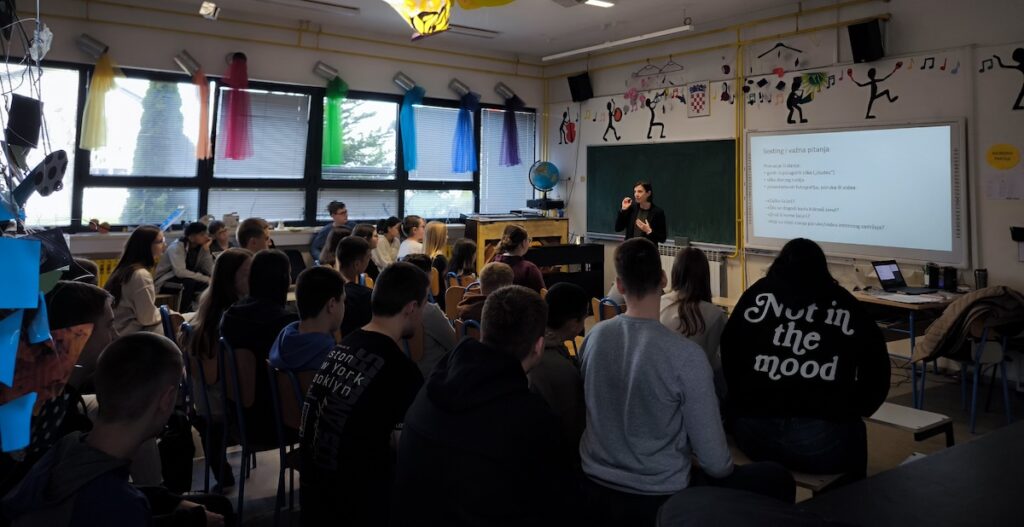 Sexting, digitalni trag i sigurnost mladih: kako podržati adolescente u online svijetu